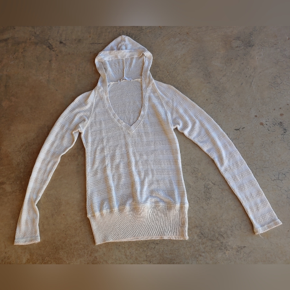 Charlotte Russe Cream Gold Tone Threading Pullover Long Sleeve Shirt Hoodie